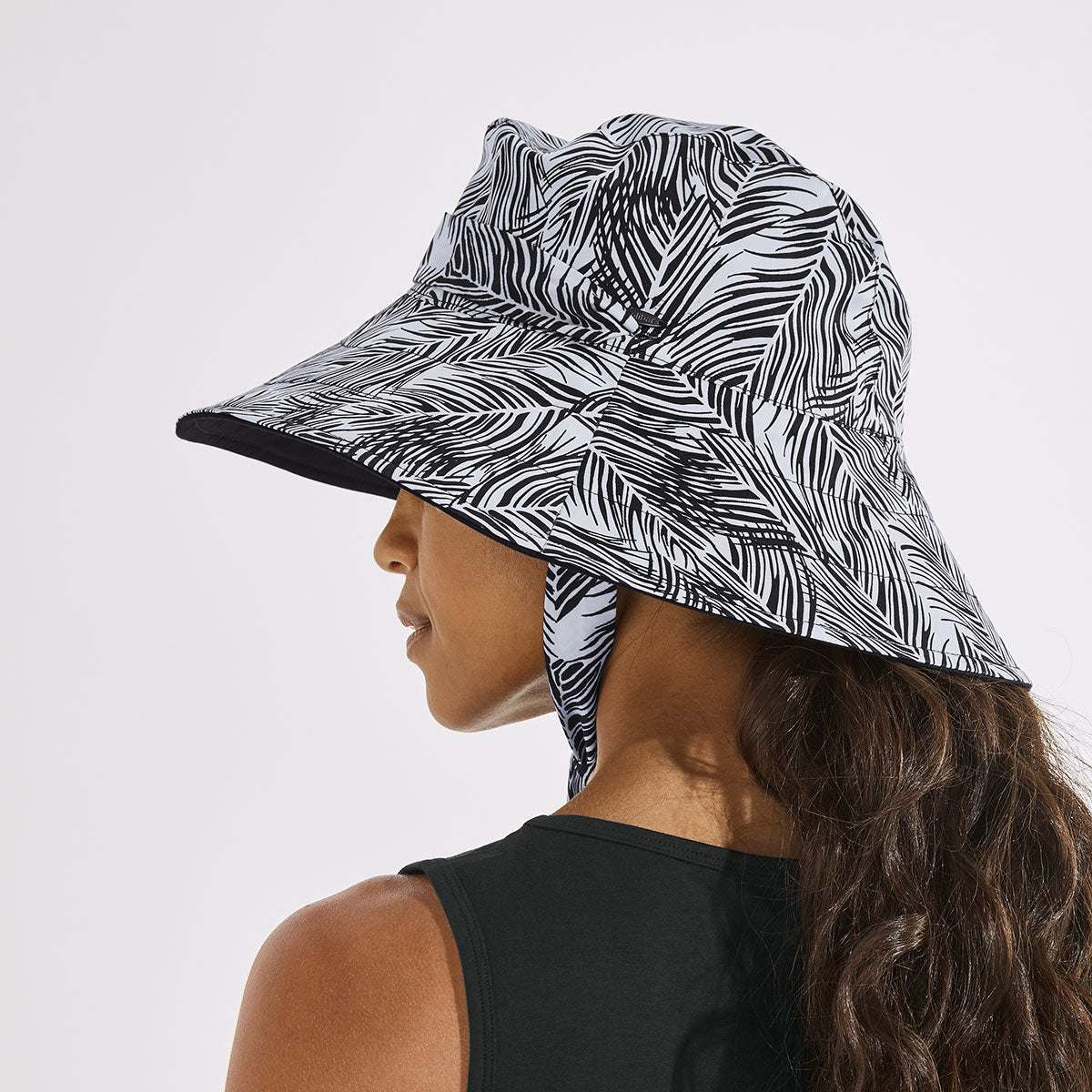 color-black-white-grand-palm