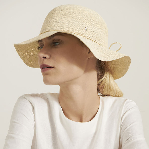 Hats_-_Alabaster_grande.jpg?v=