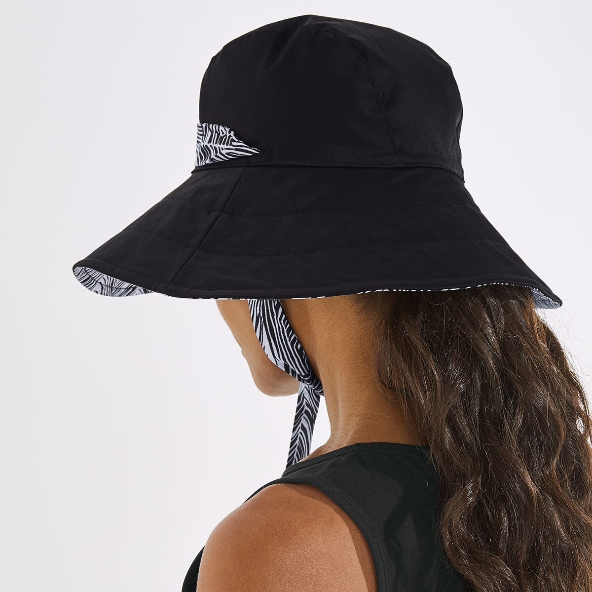 color-black-white-grand-palm
